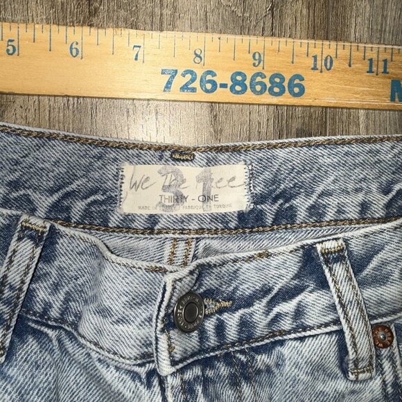 We The Free Jeans Women’s 31 Relaxed Light Wash Distressed - Picture 5 of 7